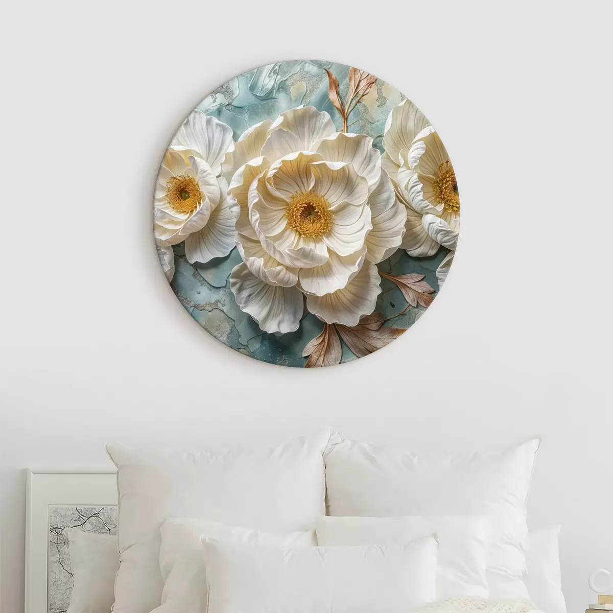Кругла картина Велика, ніжна картина з імпасто білих квітів півонії з жовтими центрами, оточених синьо-зеленим листям r40386