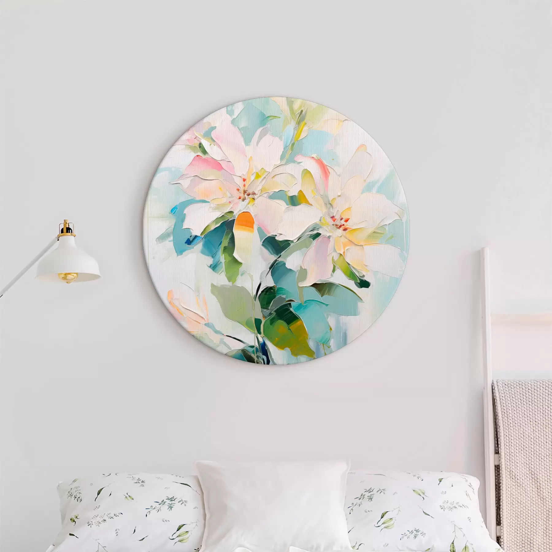 Картина Квіти з кольоровими акцентами, зелене листя, м'які мазки, що імітують олійний живопис, світло-блакитне тло r45549