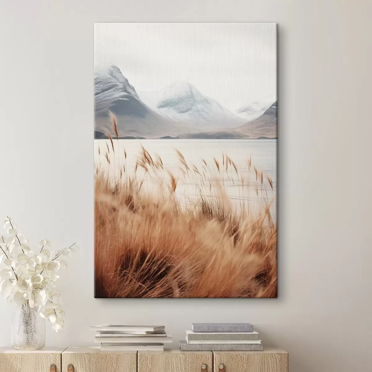 Картина Поле пампасової трави перед озером на тлі засніжених гір, м'яке світло s46282