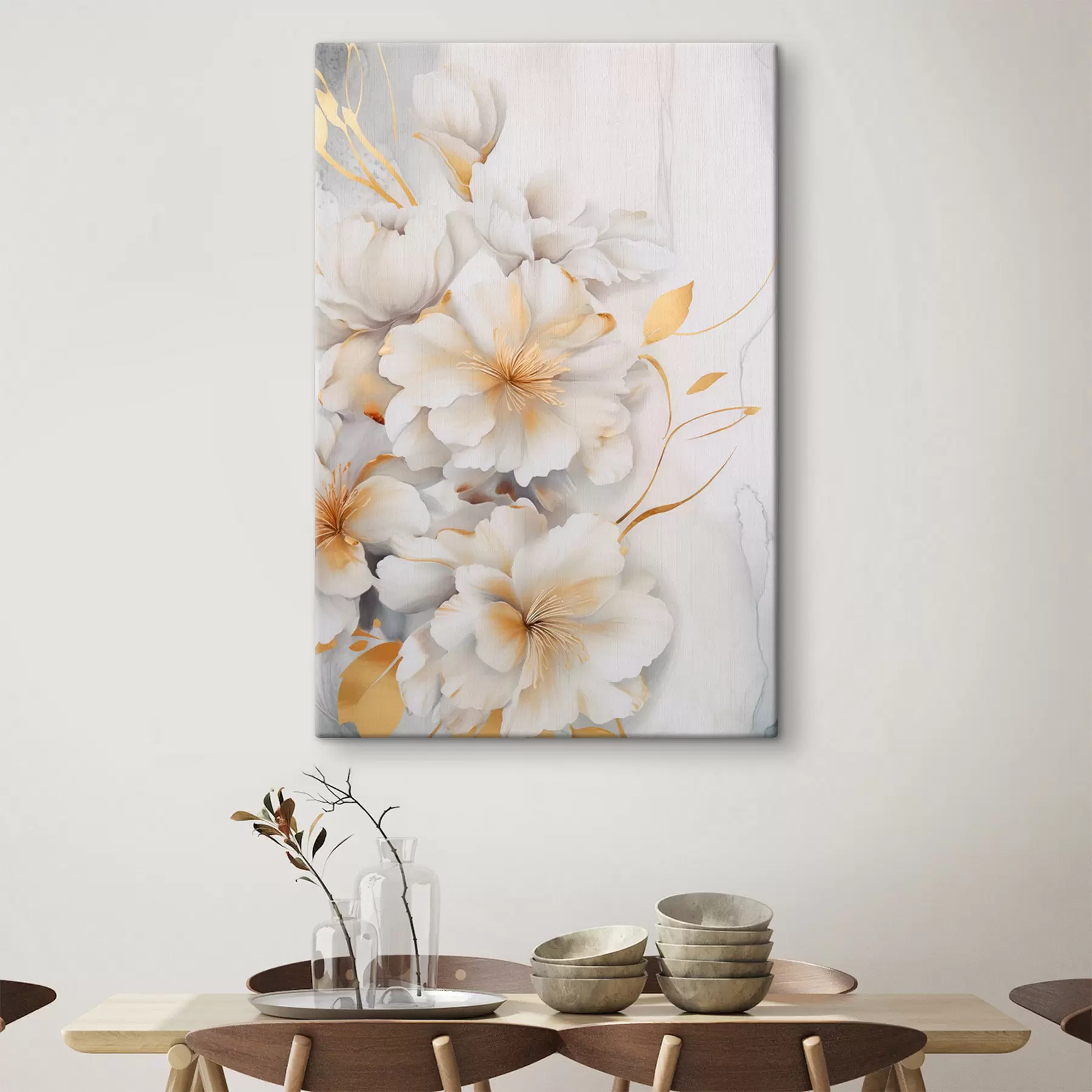 Картина Білі квіти з жовтими деталями, пелюстки з легкими тінями, світлий фон з легким мармуровим ефектом s46292