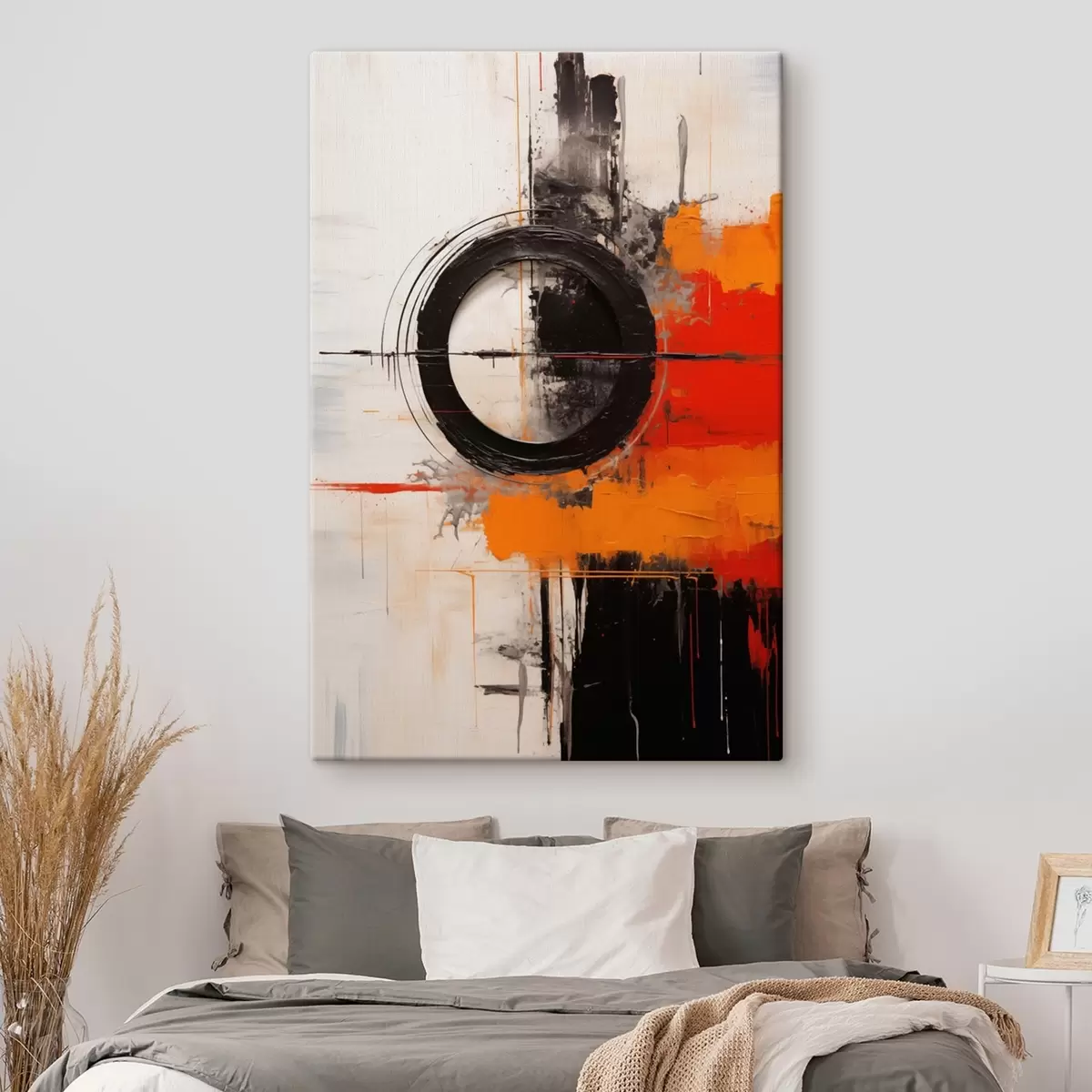 Картина Чорне коло на білому тлі, помаранчеві штрихи та бризки s46549