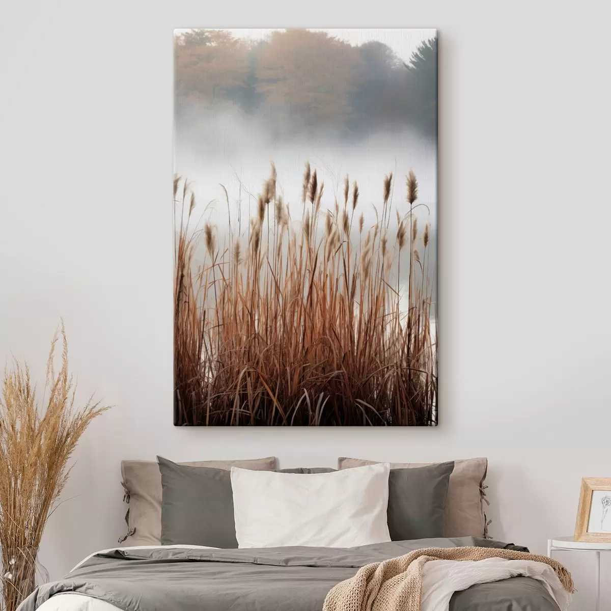 Картина Високі очерети, що ростуть у водоймі, вода відбиває очерети, туманний фон, м'яке світло, природний пейзаж s46696