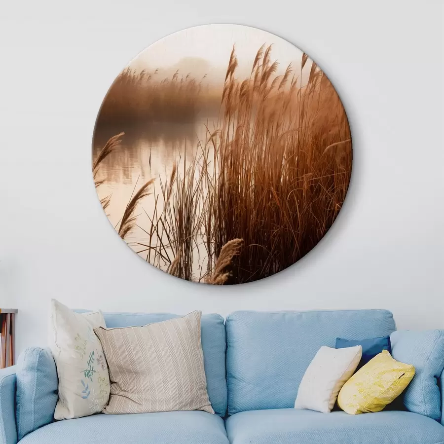 Картина Високі очерети, що ростуть у водоймі, вода відбиває очерети, туманний фон, м'яке світло, природний пейзаж r46695