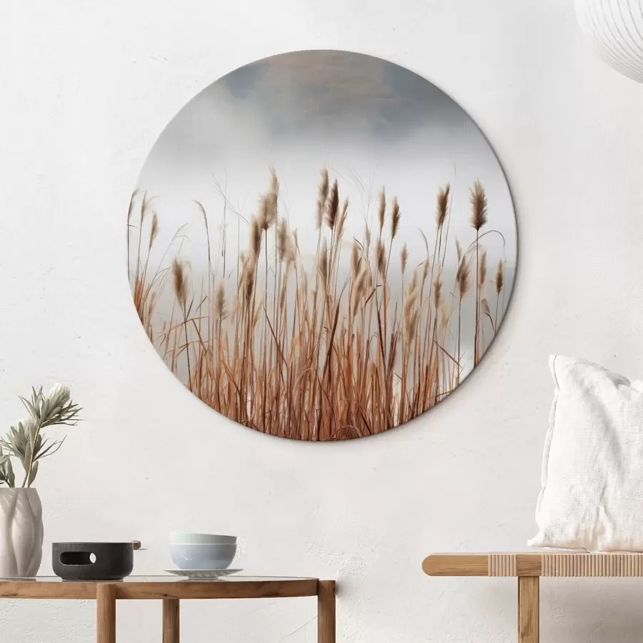 Картина Високі очерети, що ростуть у водоймі, вода відбиває очерети, туманний фон, м'яке світло, природний пейзаж r46696