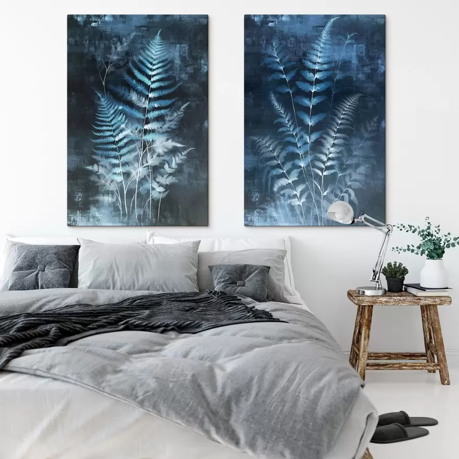 Картина Блакитні папороті та рослини на темному, фактурному тлі, з акцентом на складних деталях, ефект рентгенівського знімка m01121