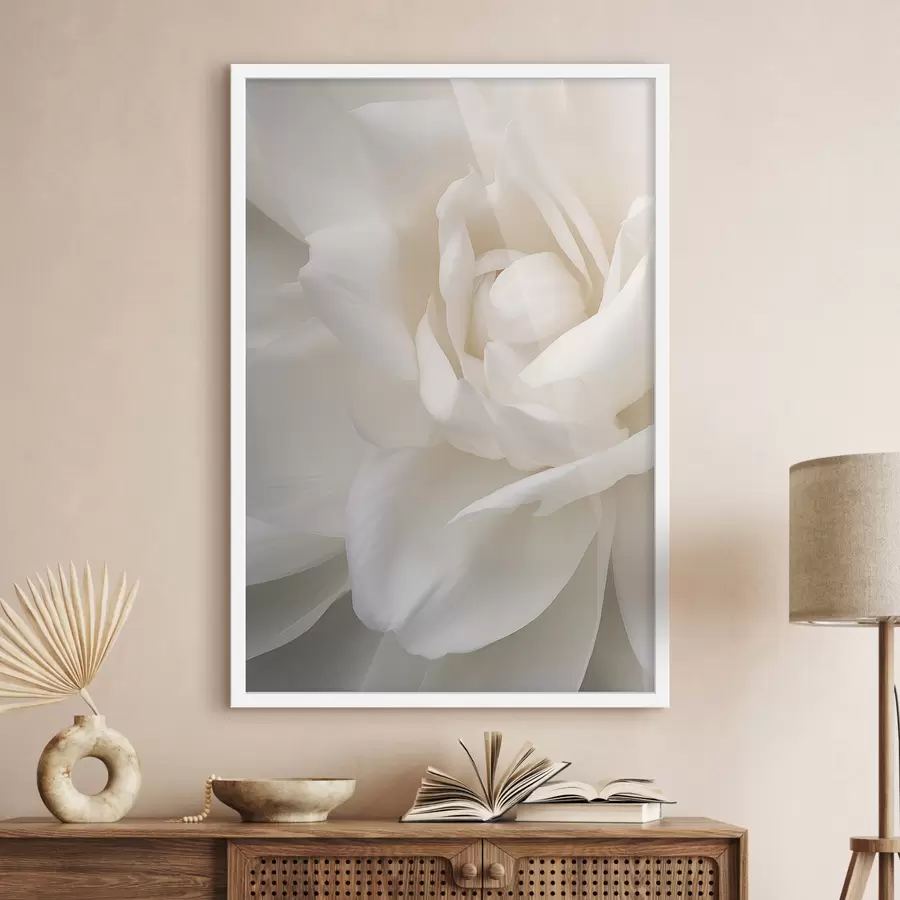 Картина Абстрактна біла квітка з ніжними, багатошаровими пелюстками, мінімалістичне мистецтво f47025