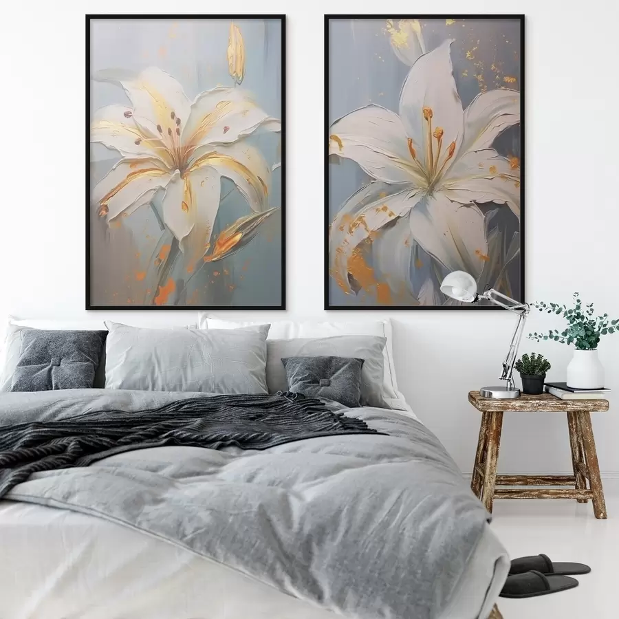 Картина Білі лілії з жовтими штрихами на блакитному тлі d00497