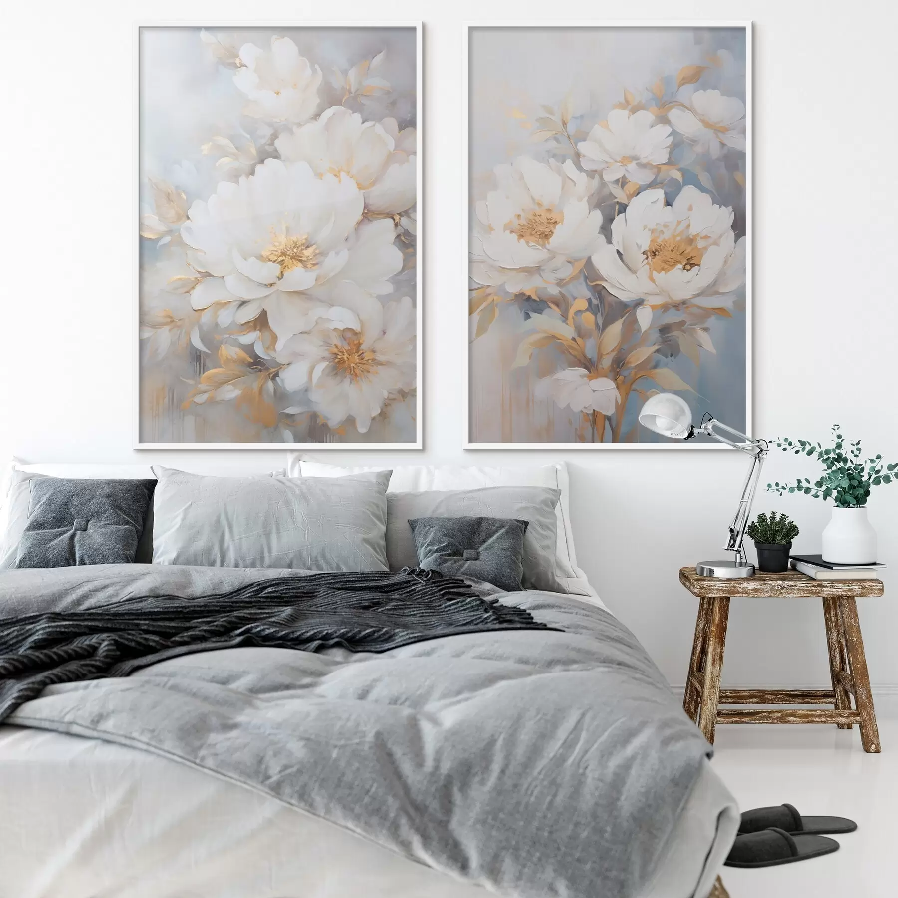 Картина Білі півонії з жовтими серединками і листям, м'які мазки, світло-блакитний фон, квіткова композиція d00878