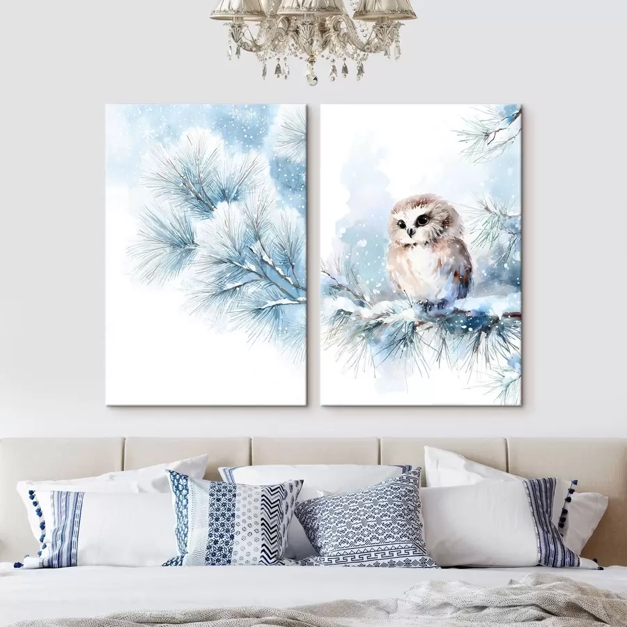 Картина мила сова на засніженій сосновій гілці в акварельному стилі m01168