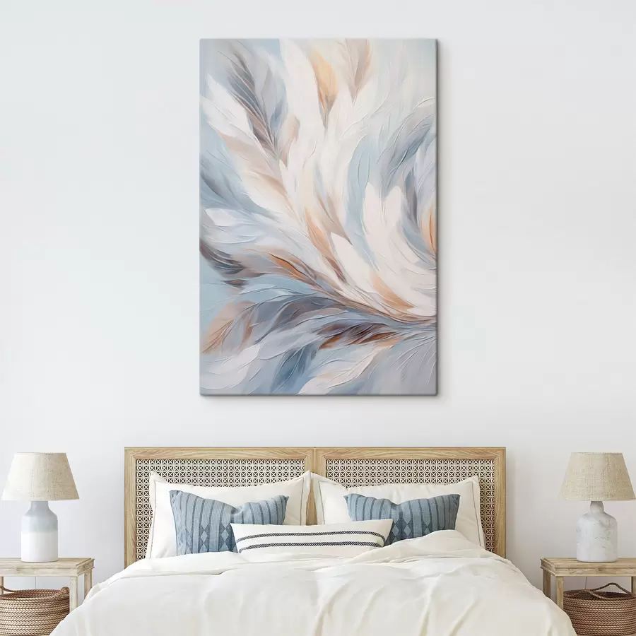 Картина Абстрактне зображення пір'я в відтінках білого, синього та коричневого кольорів, з м'якою, плавною текстурою та світлим фоном. s47417