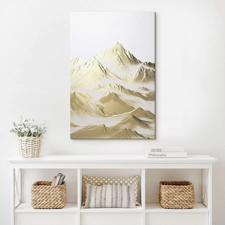 Картина Краєвид жовтих, засніжених гір з гострими вершинами і глибокими долинами під світлим небом s47421