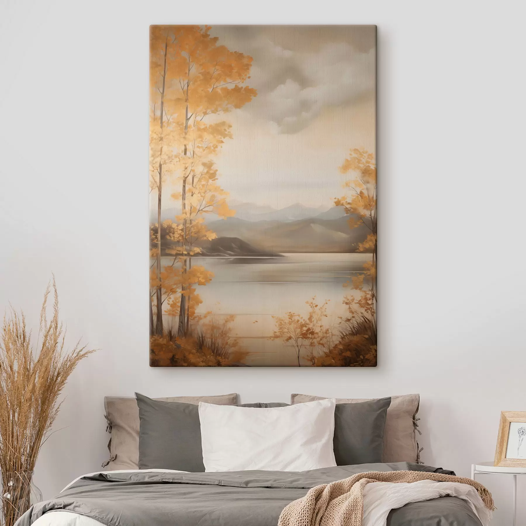 Картина Осінні дерева з помаранчевим листям обрамляють спокійне озеро з далекими горами під хмарним небом. s47441