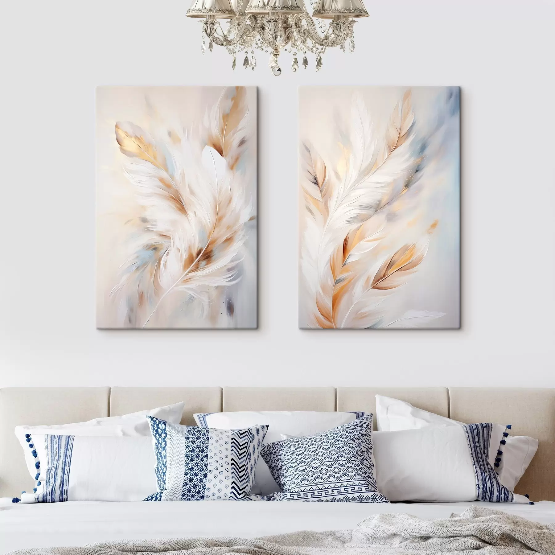 Картина Великі м'які пір'я з поєднанням білих, жовтих і коричневих відтінків на світлому абстрактному тлі m01247