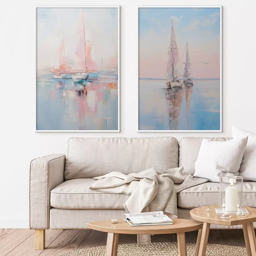 Картина Вітрильники з рожевими вітрилами, що пливуть по спокійному морю, відблиски човнів у воді, м'які пастельні кольори d00648