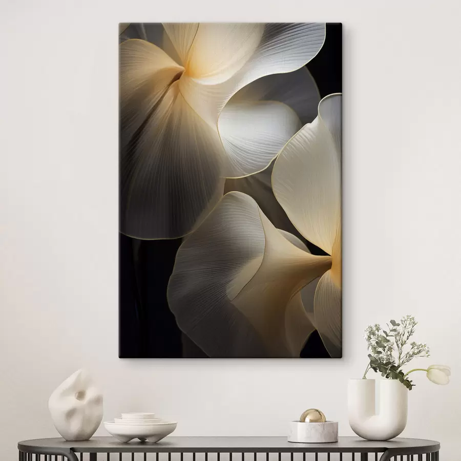 Картина Абстрактні прозорі пелюстки з витонченими лініями на темному тлі s47859