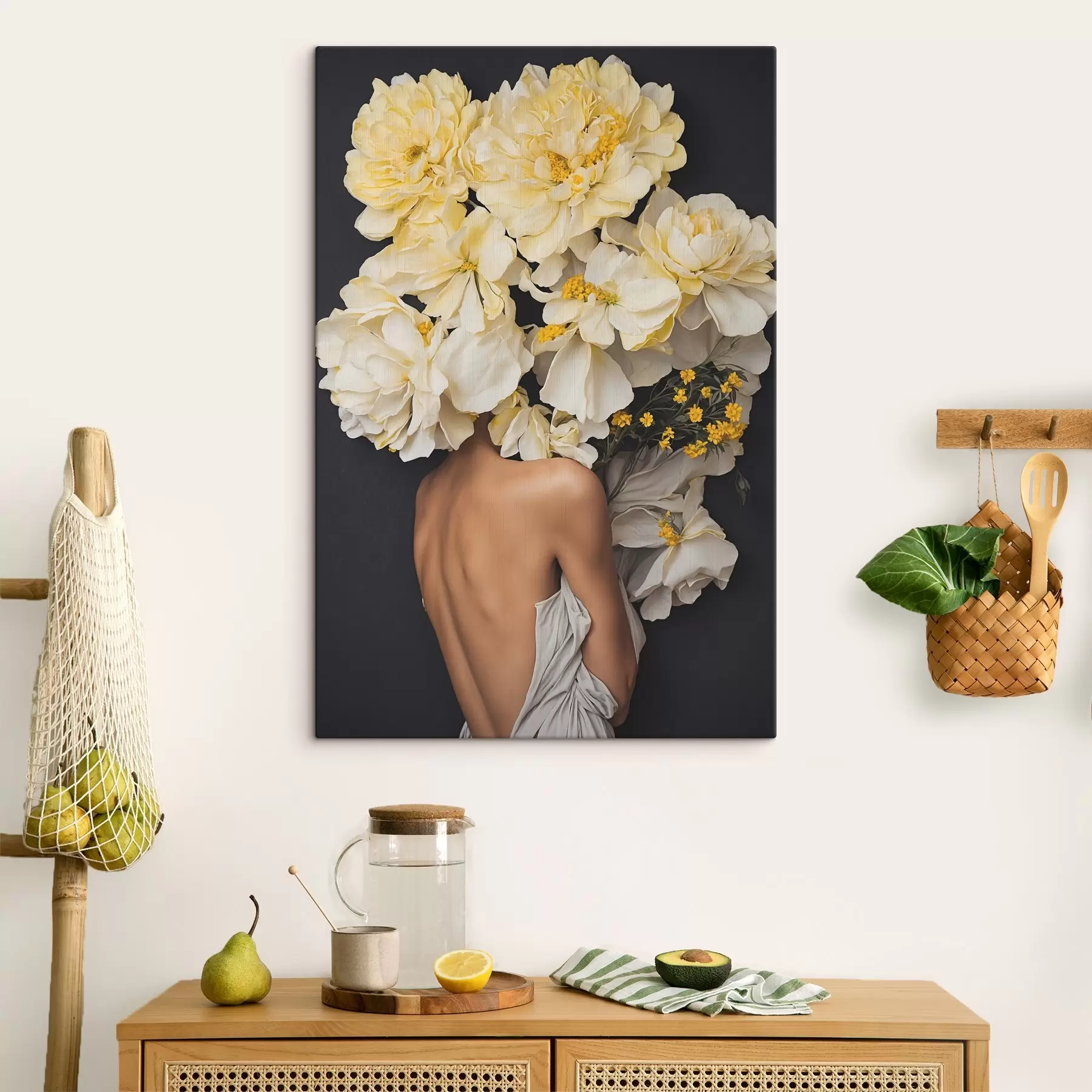 Картина Жінка з жовтими квітами на чорному тлі s37162